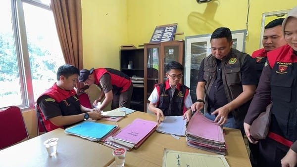 Dugaan Korupsi Dana Desa, Rumah dan Kantor Kades di Muara Enim Digeledah