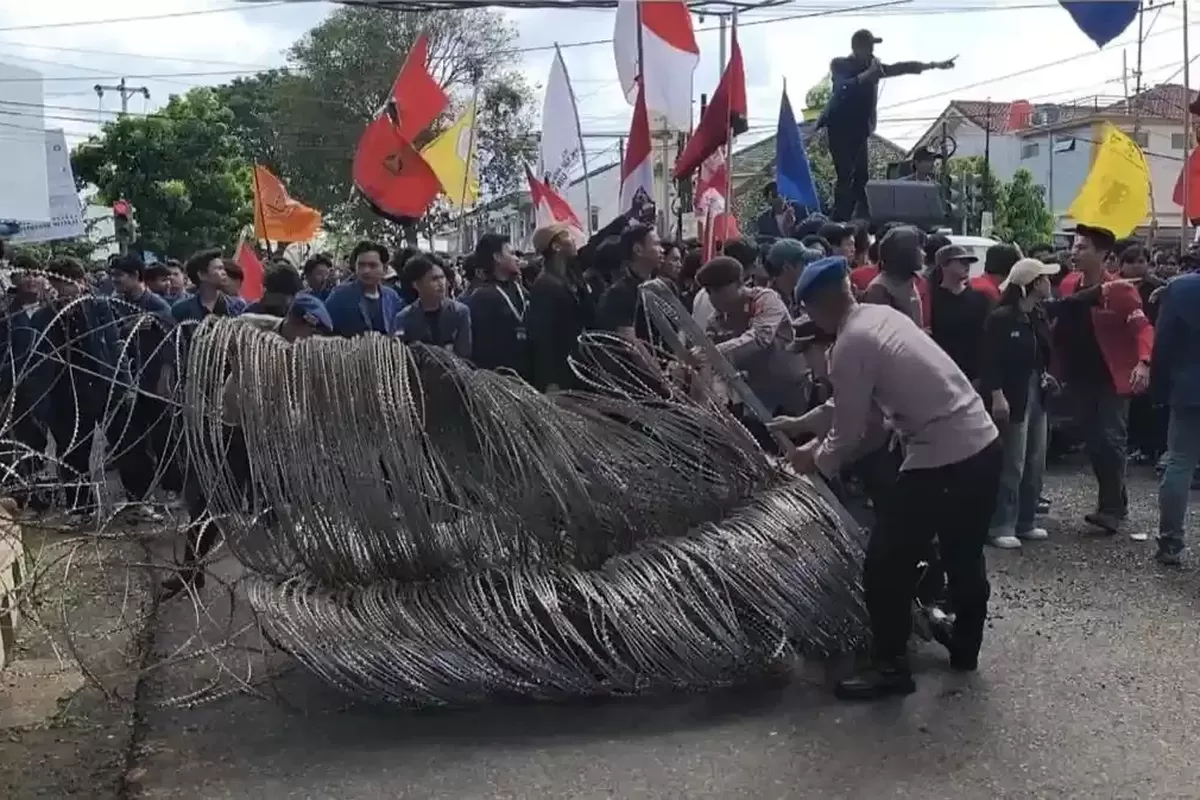 Demo DPRD Lampung hari ini, demonstrasi mahasiswa Lampung, Lampung Tarik Mandat, tuntutan mahasiswa Lampung 2026. 